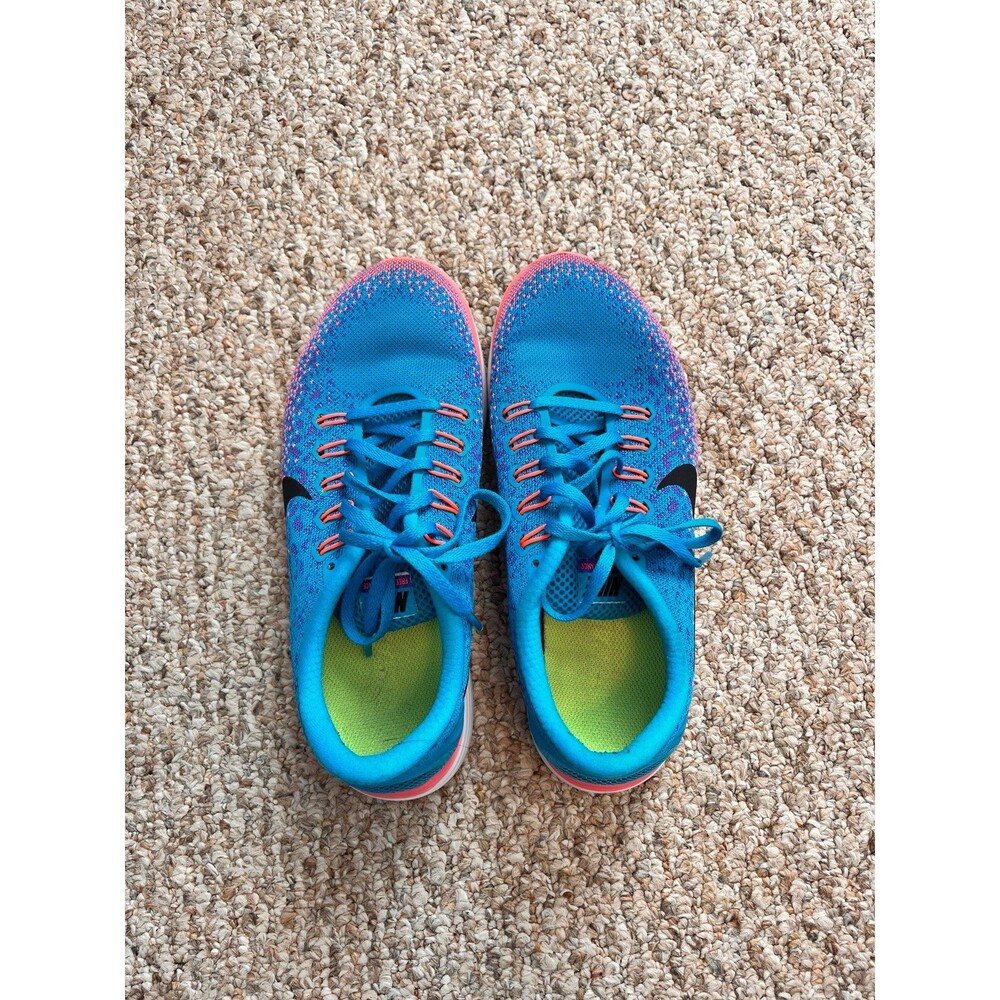 Women’s Nike sneakers